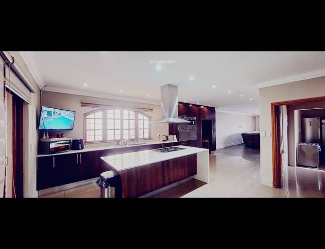5 BEDROOM FREESTANDING FOR SALE IN FERNCLIFFE